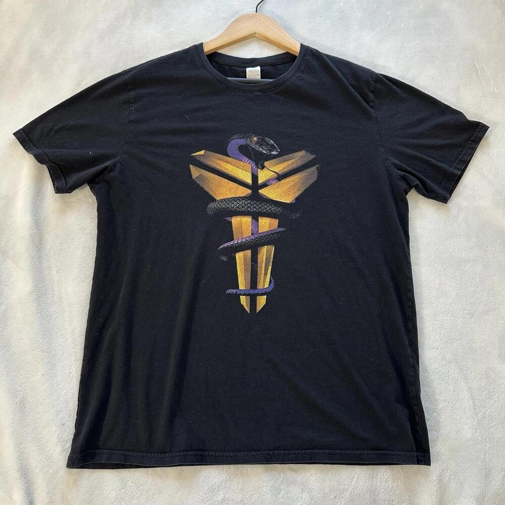 Kobe Bryant Sheath T-Shirt Mens Black Mamba Fit More Like A Large